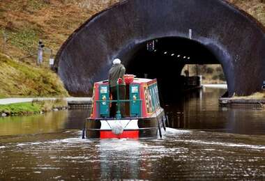 Boat hire, Canal boating holidays